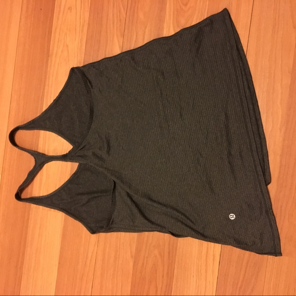 Anti-stink lulu tank with slit